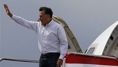Trapasy politiků. Proč se nedají otevřít okna v letadle, divil se Romney