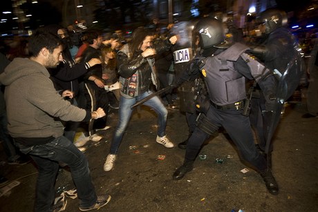 Demonstranti se stetli s tkoodnci.