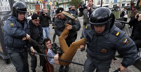Policie zatýká opoziního aktivistu
