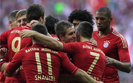 Hrái Bayernu oslavují branku