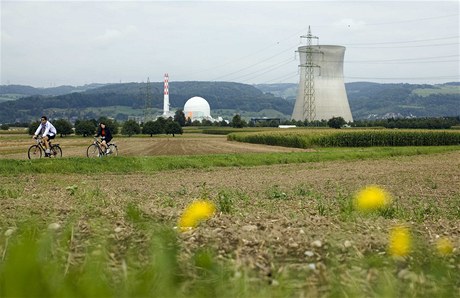 Švýcarská jaderná elektrárna poblíž města Leibstadt.