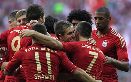 Hrái Bayernu oslavují branku