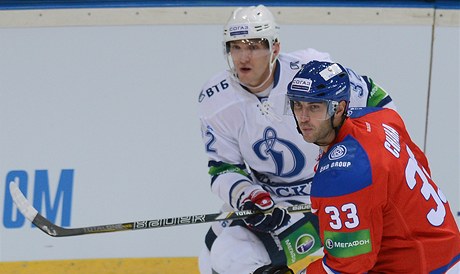 Alexandr Ovekin (vlevo) a Zdeno Chára