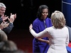 Michelle Obamová, souasná první dáma, se vítá se svou monou nástupnicí, Ann Romneyovou.