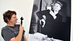 Petr Nikl s portrétem Libu�e Niklové v brn�nské Wannieck Gallery