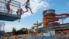 Voda v termálním koupali�ti má p�es t�icet stup��.