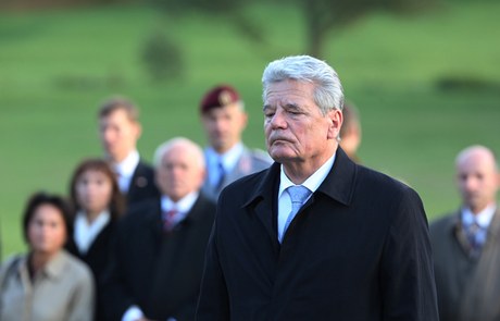 Nemcký prezident Joachim Gauck a Václav Klaus se poklonili v Lidicích památce obtem nacismu 