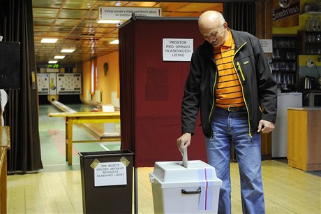 Lidé odevzdávali hlasy svým kandidátm nap. i v kuelkárn v Havlovicích u Domalic. 