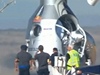 Tým Felixe Baumgartnera nafukuje balon na cestu do stratosféry