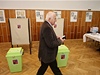 Prezident Klaus odvolil ve volební místnosti v ZU Kobylisy.