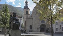Dominantou Churu je katedrála z p�elomu 12. a 13. století.