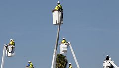 Kv�li cest� raketoplánu byla do�asn� odstran�na �ada semafor� a pokáceno na 400 strom�.