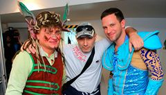 A� u� jsou Landovy opusy v�elijaké, nedá se mu up�ít, �e ob�as umí napsat ry�nou a p�im��en� vlezlou odrhova�ku i baladu.