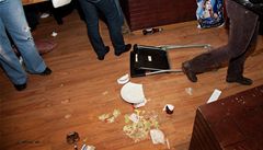 Neonacisté zmlátili hosty v moskevském baru pro gaye a lesbi�ky