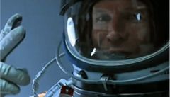 Baumgartner skočil ze stratosféry. Přežil