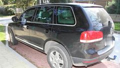 Auto, které si dvojice po�ídila za peníze pronev��ené svému známému bezdomovci.