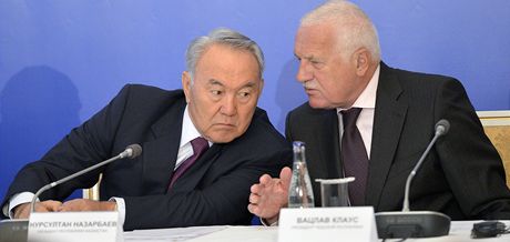 Kazaský prezident Nursultan Nazarbajev (vlevo) a jeho eský protjek Václav Klaus se v Praze zúastnili Kazasko-eského podnikatelského fóra. 