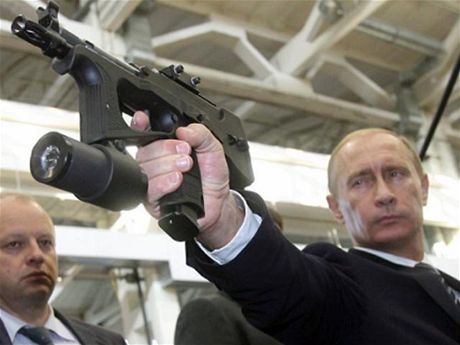 Po Putinovi se má v Rusku nazývat nejen vodka, ale i zbran 
