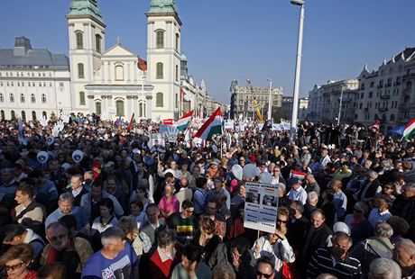 Statisíce odprc i stoupen Orbána vyly do ulic Budapeti