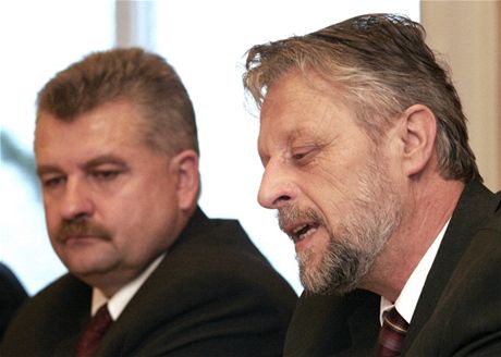 Exministr zemdlství Petr Zgarba (vlevo) s Frantikem Bublanem, novým senátorem