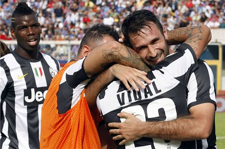 Hrái Juventusu oslavují branku