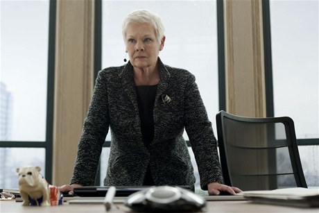 Judi Dench v bondovce Skyfall