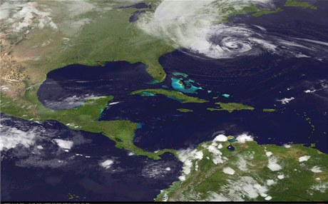 Hurikán Sandy se blíí k východnímu pobeí.