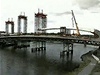 Zrychlené zábry zvedání oblouk Trojského mostu 