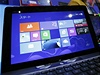 Pedstavení tabletu Microsoft Surface v Tokiu.
