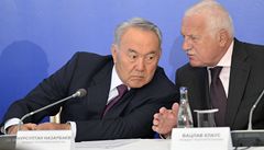 Kazaský prezident Nursultan Nazarbajev (vlevo) a jeho eský protjek Václav Klaus se v Praze zúastnili Kazasko-eského podnikatelského fóra. 