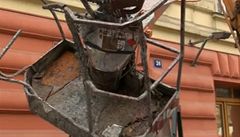 D�lníky na plo�in� smetl nákla�ák 