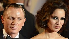 James Bond a jeho nová Bond girl.