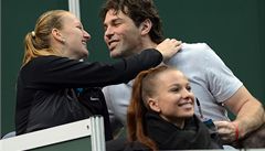 Pra�ská O2 aréna byla d�ji�t�m tenisové exhibice Rusky Marie �arapovové a �eské hrá�ky Petry Kvitové. Kvitová s hostem exhibice Jaromírem Jágrem