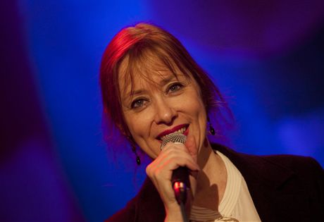 Suzanne Vega na koncertu za Václava Havla, který se konal v prosinci 2011 v praské Lucern