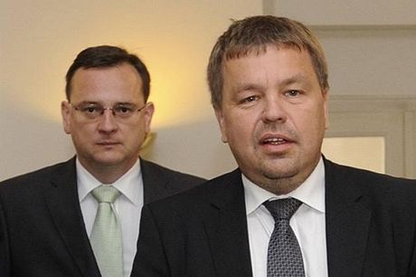 Pedseda ODS Petr Neas a rebelující poslanec Petr Tlucho (vpravo)