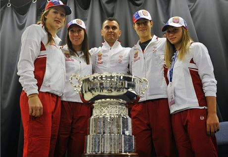 Zleva Jovana Bojanovská, Jelena Jankoviová, trenér Dejan Vrane, Ana Ivaniová a Aleksandra Kruniová