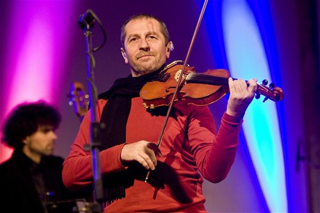 Karel Holas, houslista a zpvák echomoru