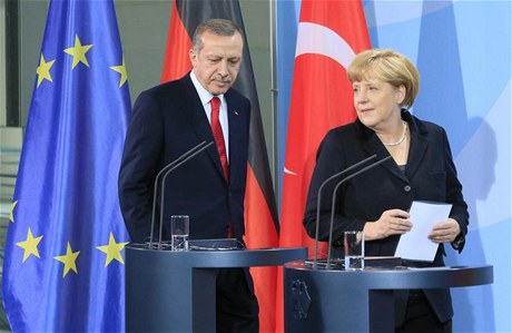 Nmecká kancléka Angela Merkelová a prezident Turecka Recep Tayyip Erdogan.