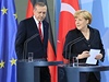 Nmecká kancléka Angela Merkelová dnes ujistila svého tureckého kolegu Recepa Tayyipa Erdogana, e Evropská unie chce "upímn jednat" s Tureckem o jeho vstupu do EU