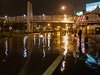 "Superboue" Sandy v noci na úterý udeila plnou silou na východní pobeí Spojených stát. 