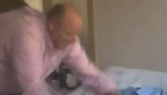 Vychytávka do letadla: zavazadlo jako kabát 