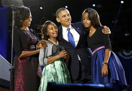 Staronov prezident Barack Ombama se svmi dcerami Maliou (vpravo) a Sashou. 