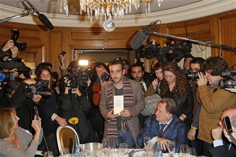 Dritel Goncourtovy ceny Jerome Ferrari v paíské restauraci Drouant