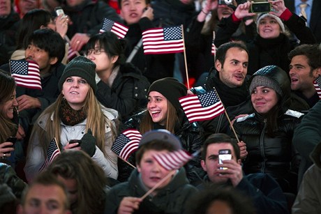 Obamovi píznivci sledují výsledky na Times Square v New Yorku