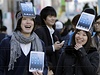 První zákazníci v Tokiu ekají na iPad mini