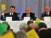 Volební plénum eského olympijského výboru (OV). Na snímku jsou lenové pedsednictva (zleva) Jií Kejval, Frantiek Dvoák a Milan Jirásek