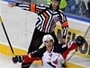 Michal Vondrka z HC Slovan Bratislava se raduje z gólu, který vstelil
