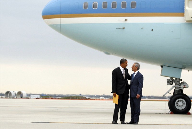 Starosta Chicaga Rahm Emanuel vítá Baracka Obamu 