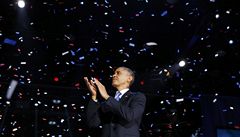Americký prezident Barack Obama aplauduje po vít�zných volbách