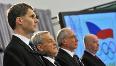 Volební plénum eského olympijského výboru (OV). Na snímku jsou lenové pedsednictva (zleva) Jií Kejval, Frantiek Dvoák, Milan Jirásek a Josef Dovalil. 